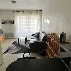 Beau Studio , Ensoleillé, Wifi, Etage 5 Ascenceur , Marseille France